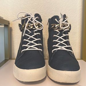 Women’s wedge sneakers!